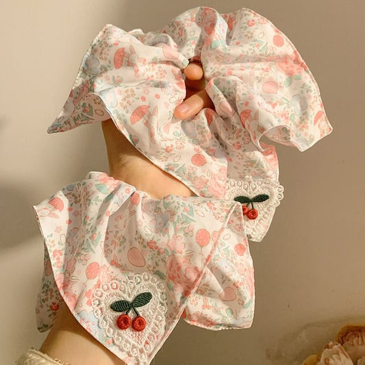 Square Floral Scrunchie Print Applique Cherry
