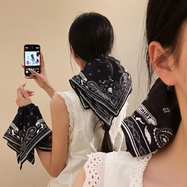 Print Paisley Scrunchie Square