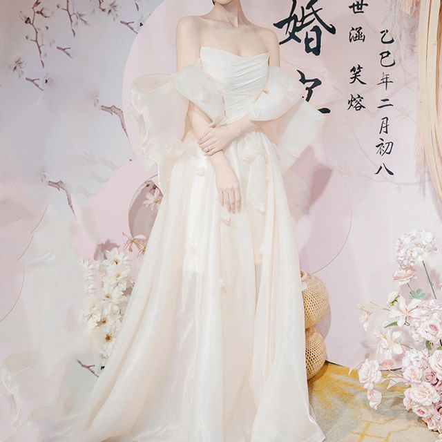 Off-Shoulder Plain A-Line Wedding Gown