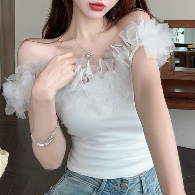 T-Shirt Off-Shoulder Detail Flower Plain
