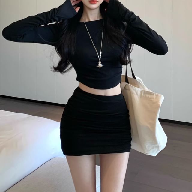 Plain + Skirt Set: T-Shirt Crop Long-Sleeve Mini