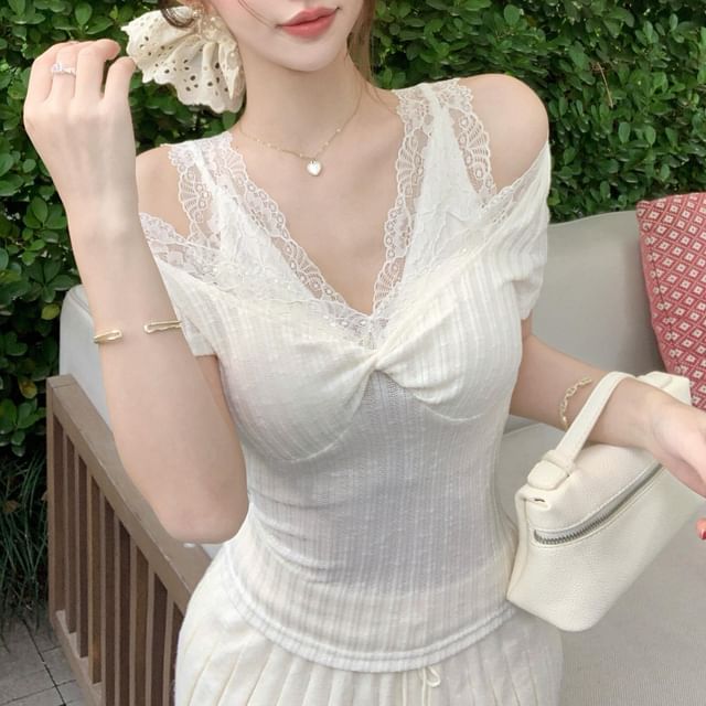 Cold-Shoulder Lace Ribbed Plain Fit V-Neck Trim Short-Sleeve Tee Slim