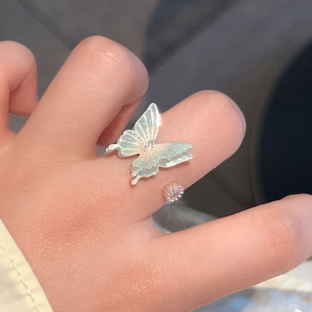 Ring Open Butterfly