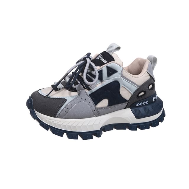 Sneakers Panel Platform