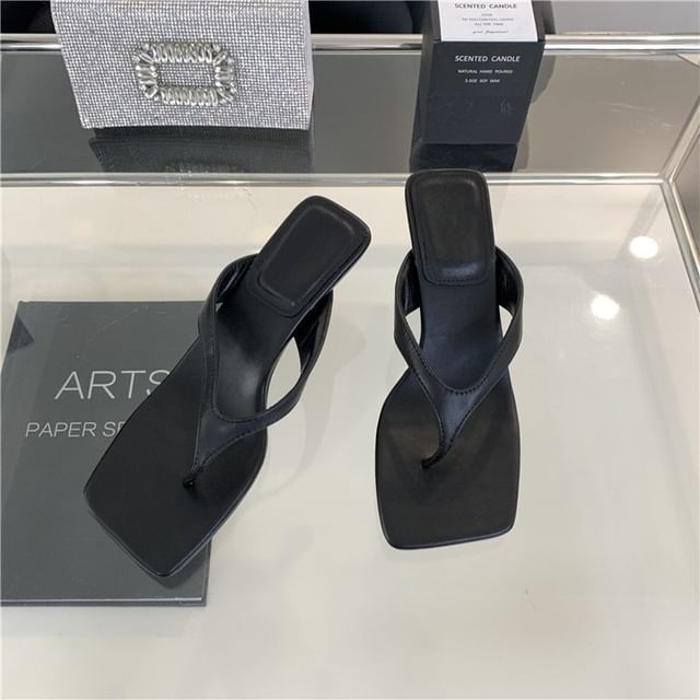 Square Kitten Heel Flip-Flops Toe