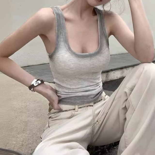 Ribbed Gradient Tank Scoop Neck Slim Top Fit