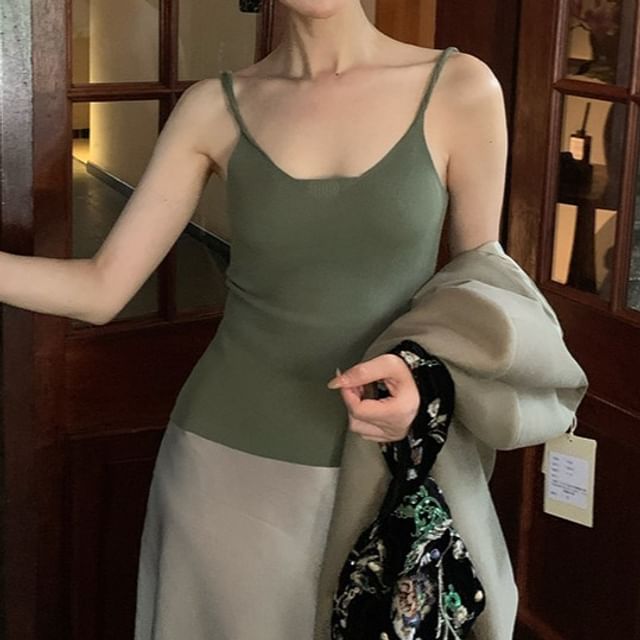 Camisole Plain Neck Scoop Strap Spaghetti Top