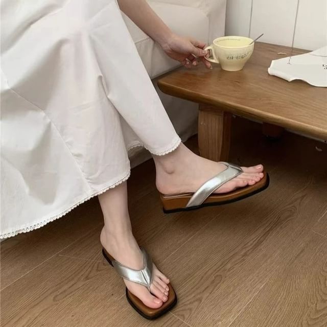 Heel Wedge Flip-Flops