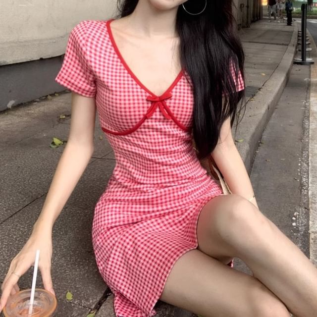 Short-Sleeve V-Neck Dress A-Line Mini Dotted