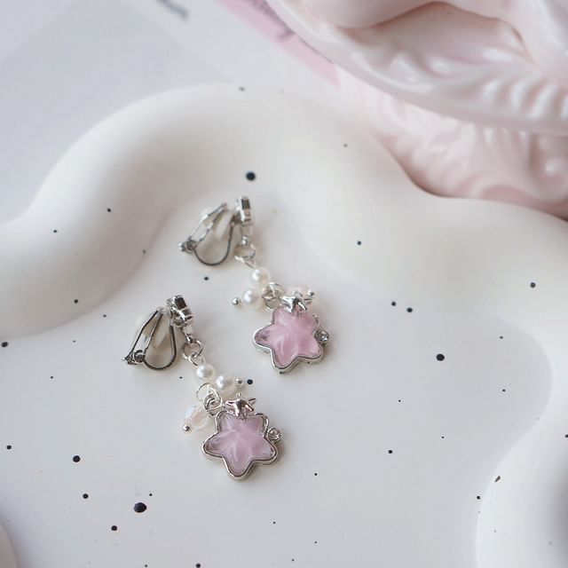/ On Clip Star Dangle Earring