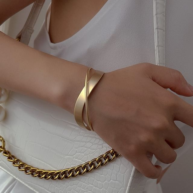 Cross Plain Bangle