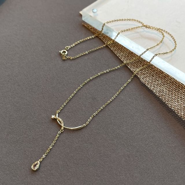 Halskette mit Strass-Anhänger