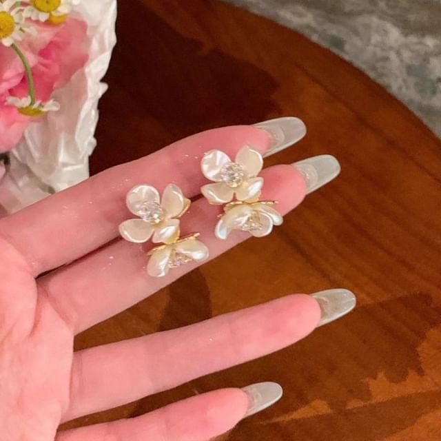 Acrylic Earring Alloy Floral Stud