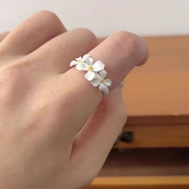 Floral Open Ring Alloy