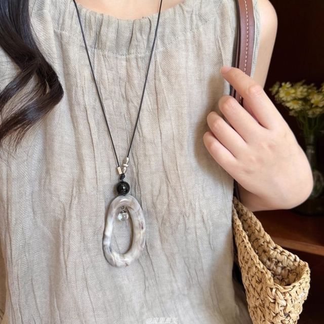 Hoop Irregular Pendant Resin Cord Necklace