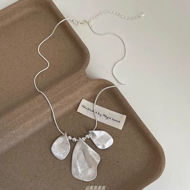 Necklace Petal Pendant Brushed Alloy