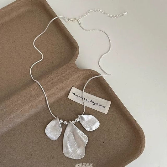 Necklace Petal Pendant Brushed Alloy