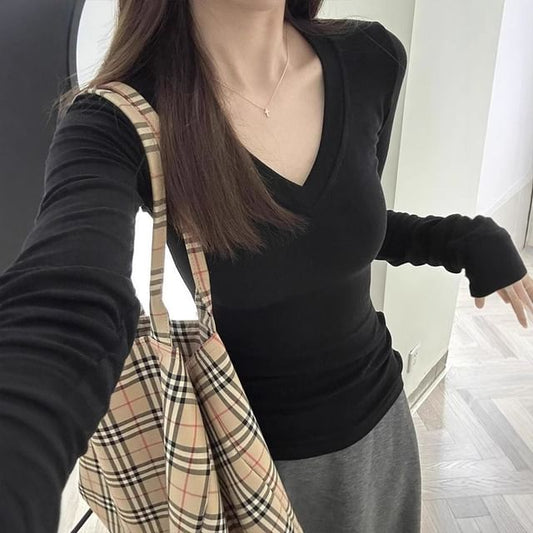 Plain V-Neck Long-Sleeved Tee