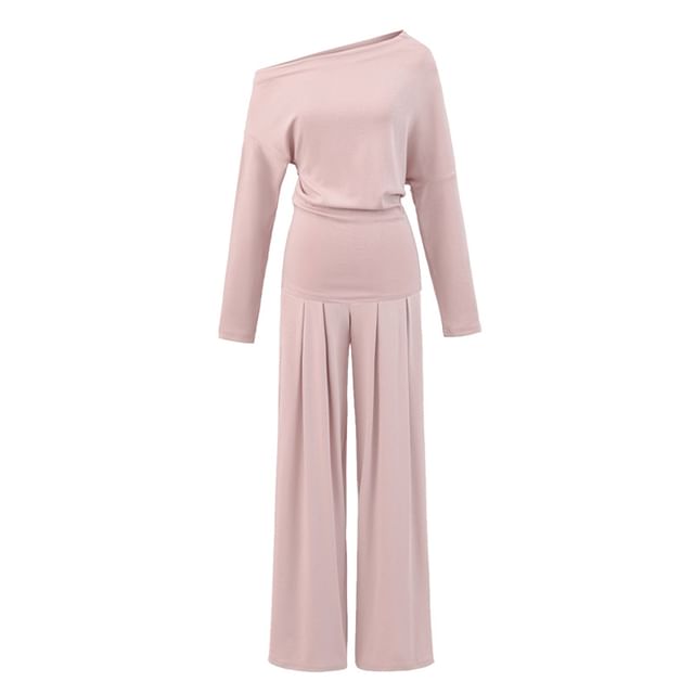Off-Shoulder Asymmetric Neck Long-Sleeved Tee