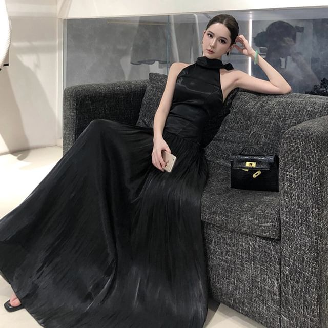 A-Line Evening Gown Neck Back Open Plain Halter