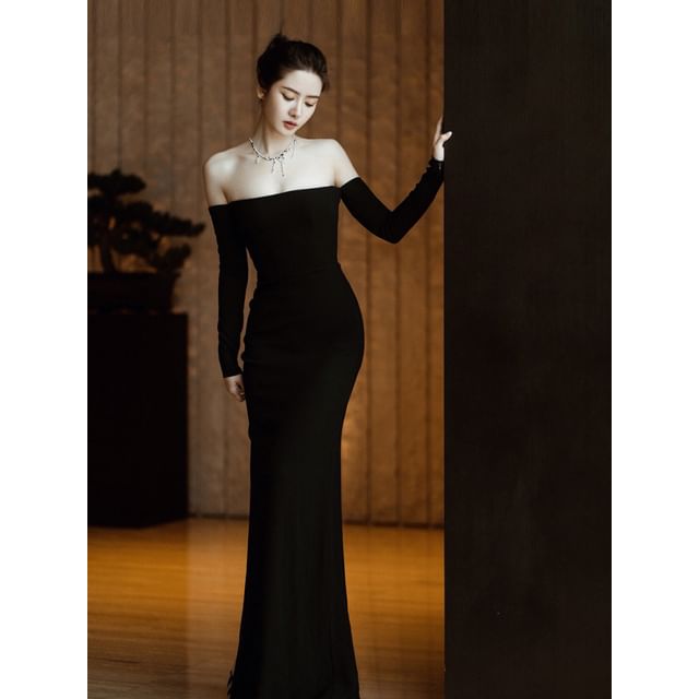 Plain Off-Shoulder Sheath Gown Long-Sleeve Evening
