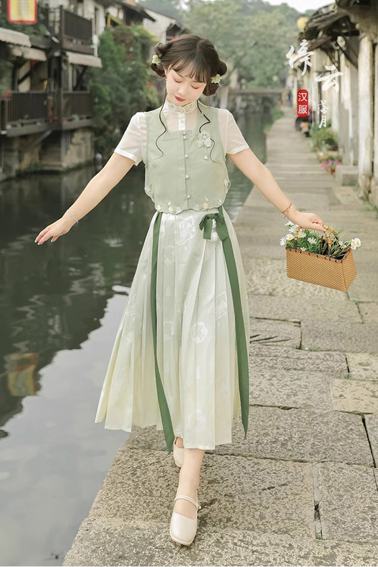 Emerald Embroidered Pearl-Button Sweet Hanfu Ensemble with Peter Pan Collar