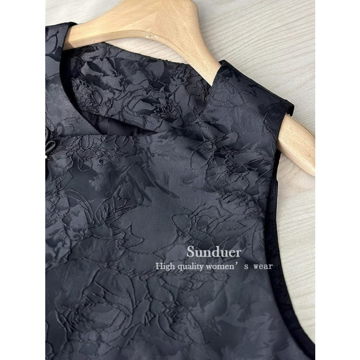 Flower Embroidered Frog-Button Hanfu Vest