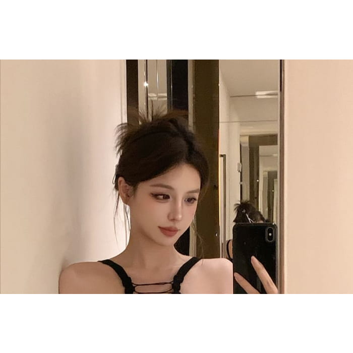 Halter Neck Plain Cutout Slim Fit Crop Top