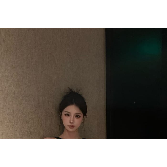 Halter Neck Plain Cutout Slim Fit Crop Top