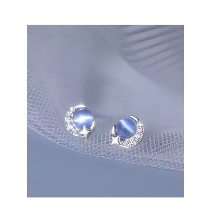 Moon Studded Earring