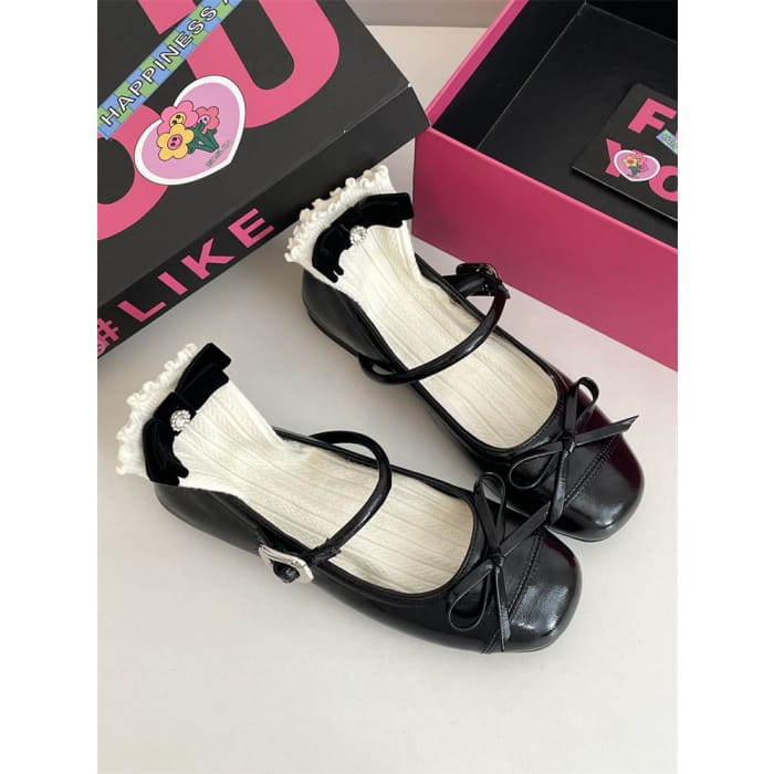 Plain Bow Accent Faux Leather Mary Jane Flats