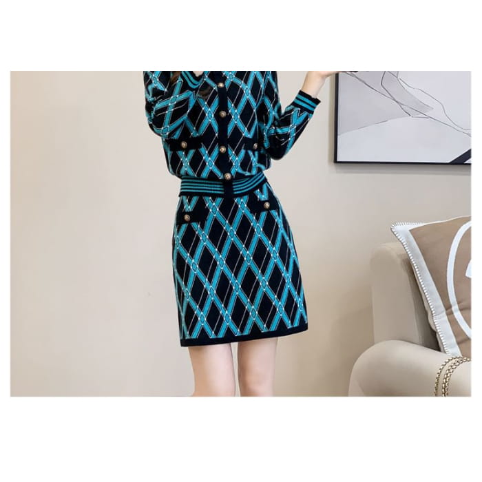 Set: Patterned Sweater + High Waist Knit Mini Straight Skirt
