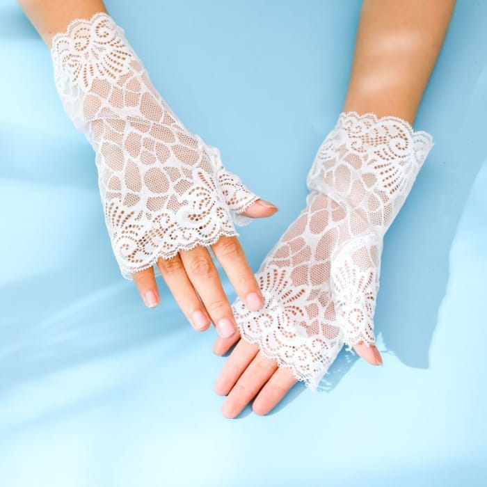 Lace Fingerless Gloves-1
